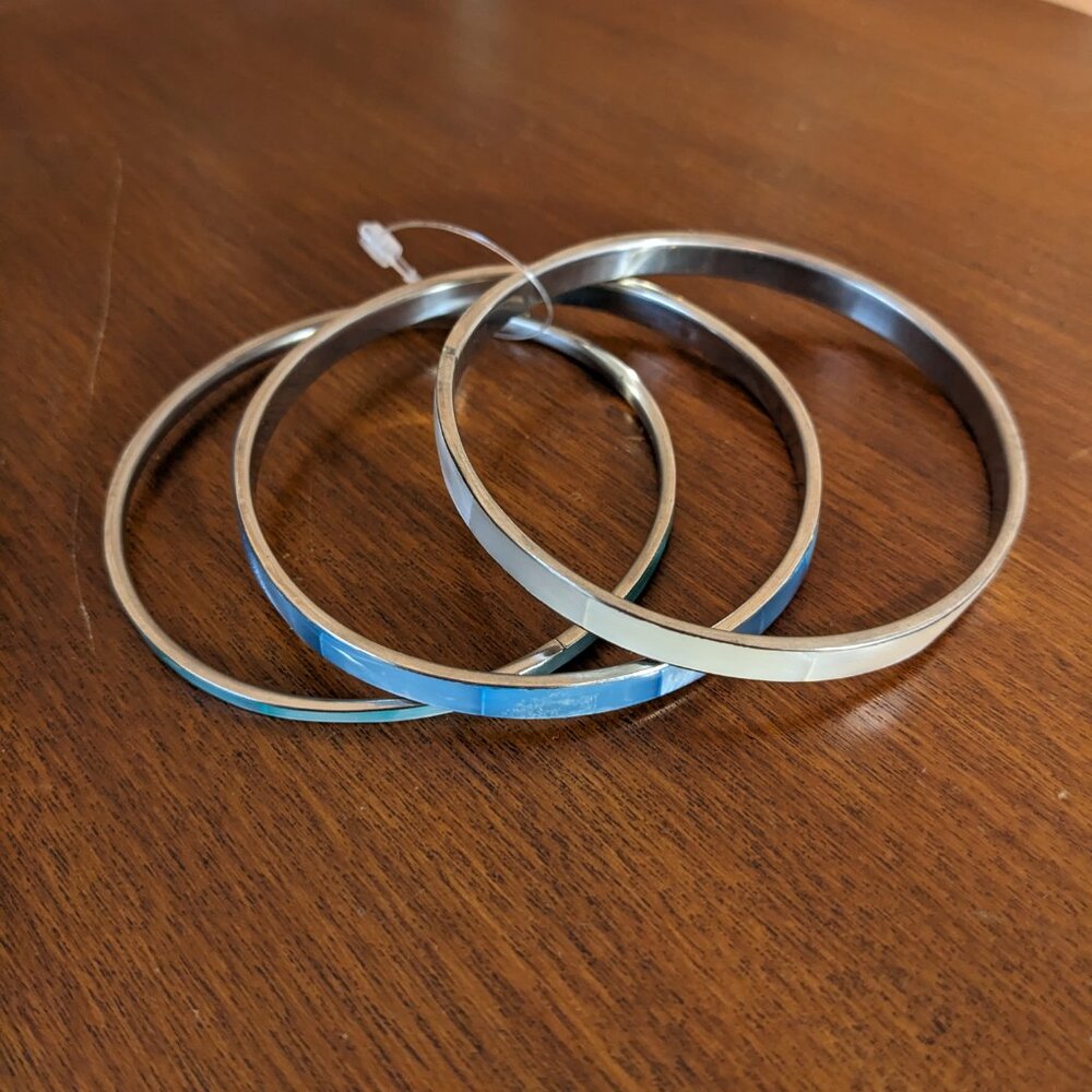 3 Shell Bangle Bracelets - Picture 3 of 3